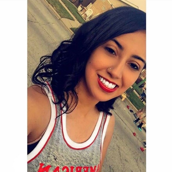 Meet Your Posher, Christel! - Picture 1 of 2